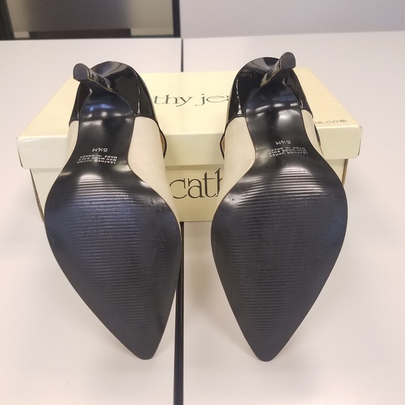 Cathy Jean Nude and Black Single Strap Pump - Picture 4 of 5